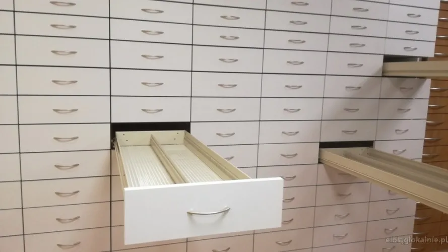 Meble apteczne-magazynowe szuflady głębokiego sprzedam używane